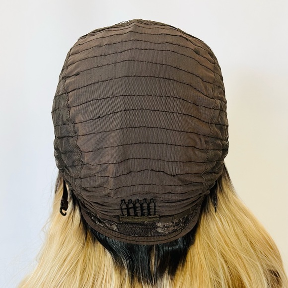 Very Pretty 24” Ombre Honey Blonde Premium Fiber Wig / Daily Wear or Events - Picture 11 of 13
